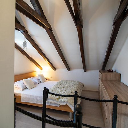 Studio Apartment Dona Трогир Екстериор снимка