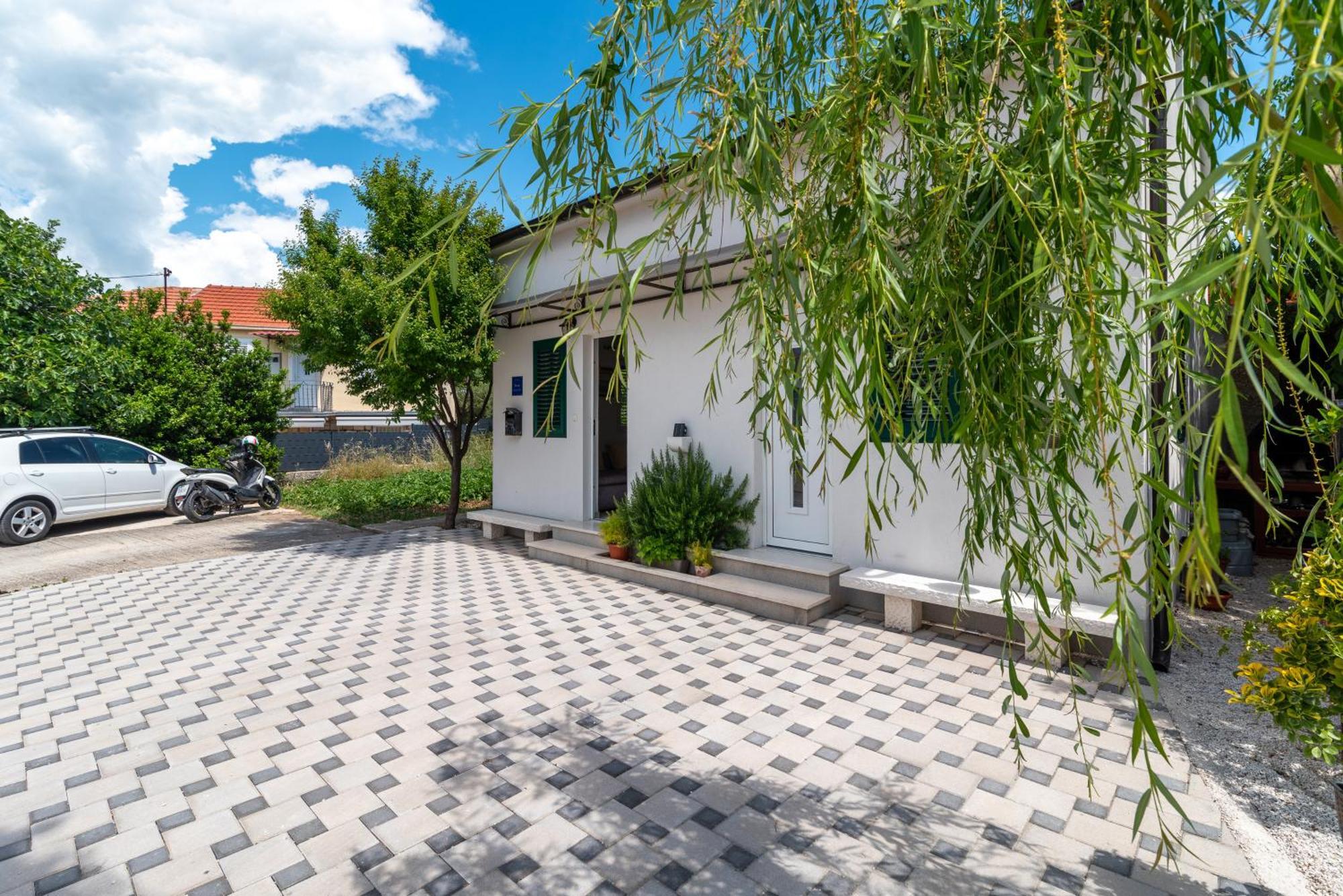 Studio Apartment Dona Трогир Екстериор снимка