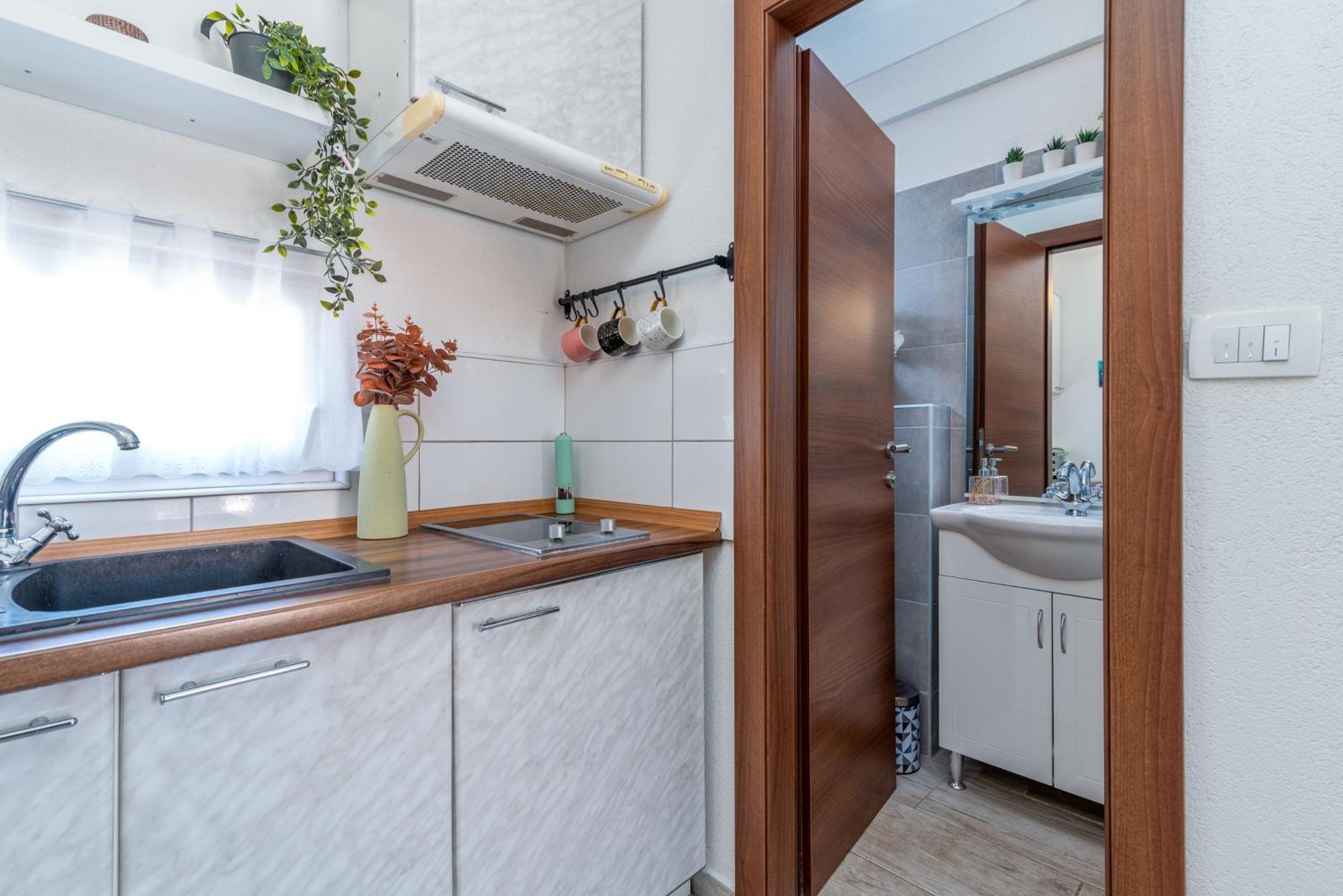Studio Apartment Dona Трогир Екстериор снимка