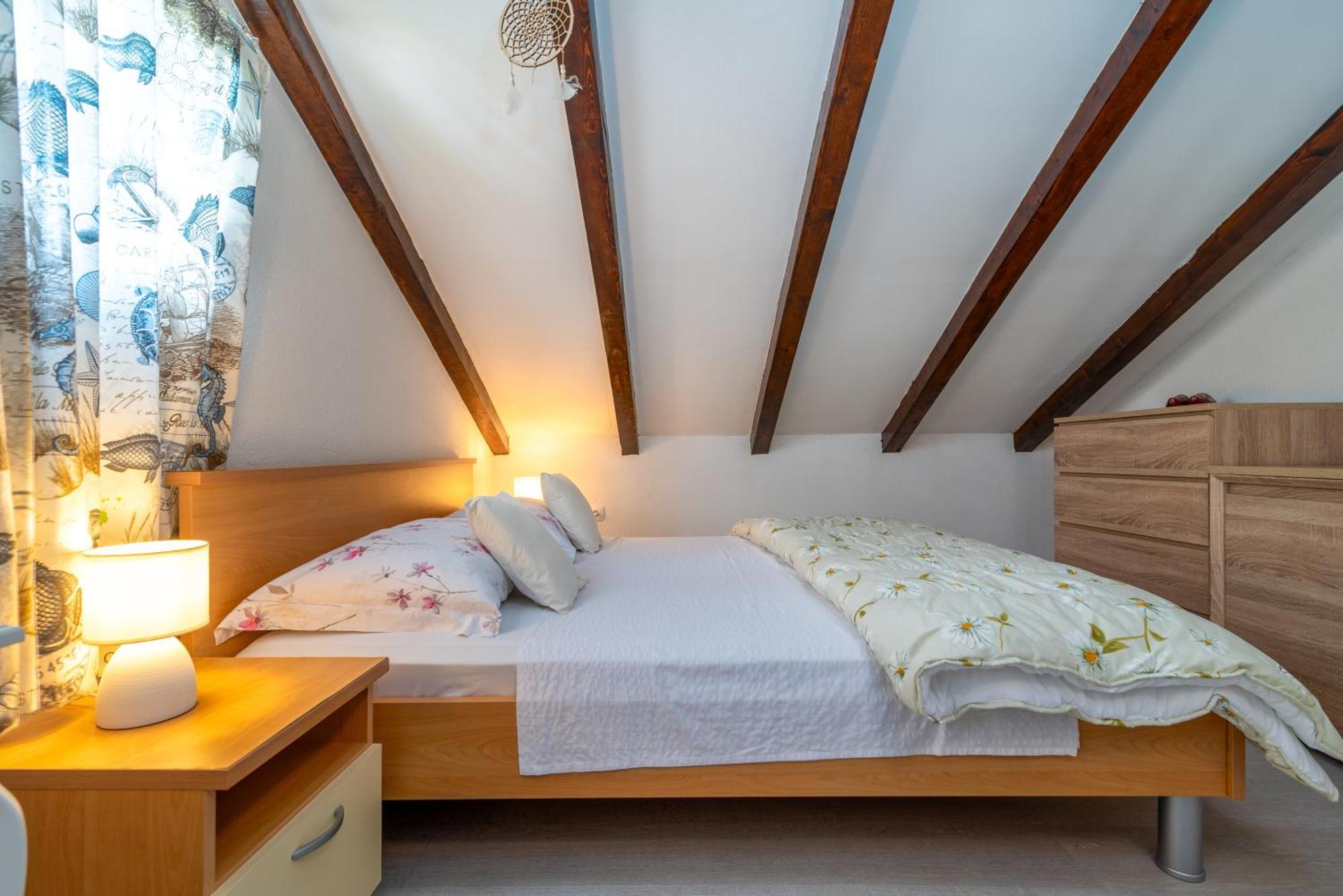 Studio Apartment Dona Трогир Екстериор снимка