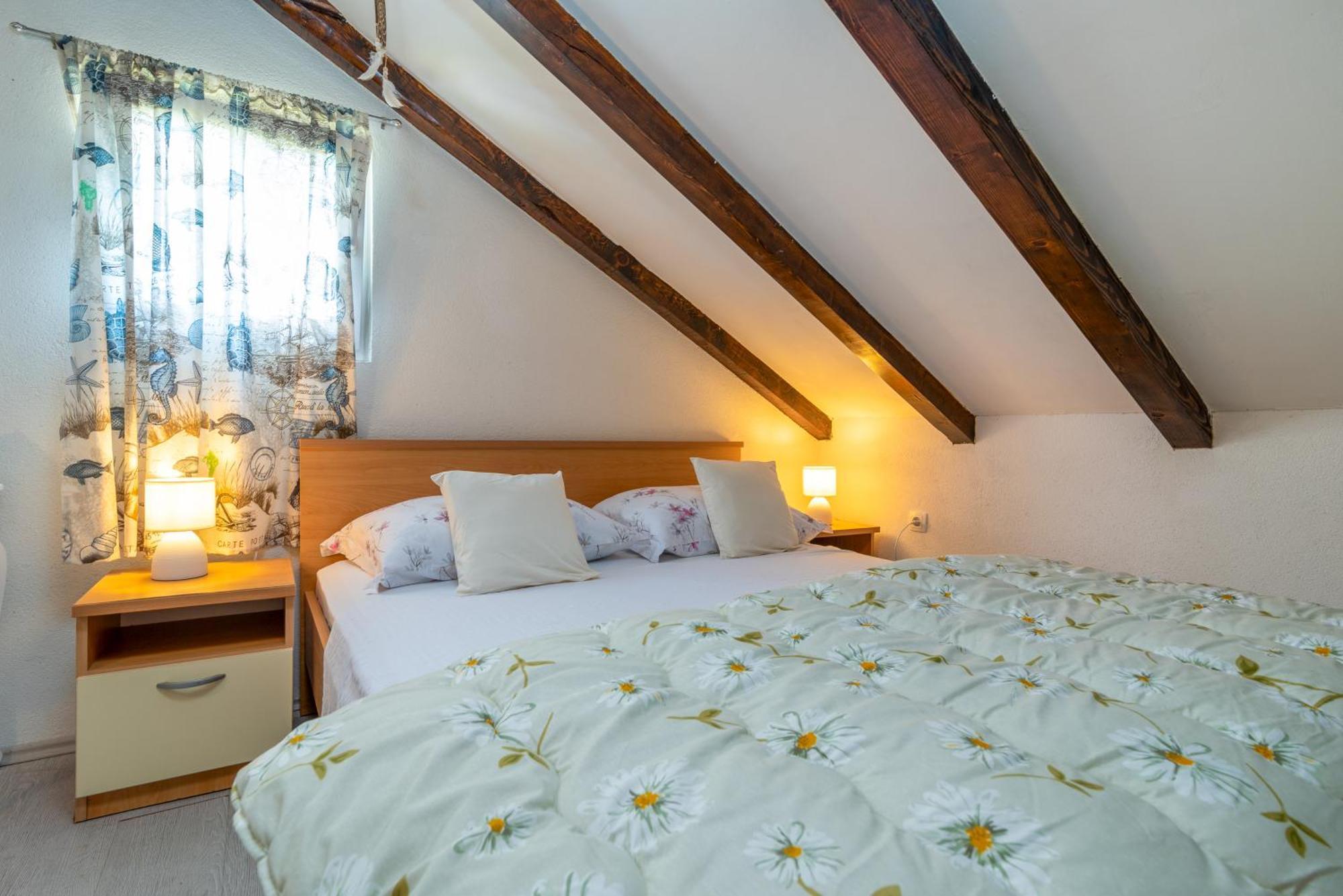 Studio Apartment Dona Трогир Екстериор снимка