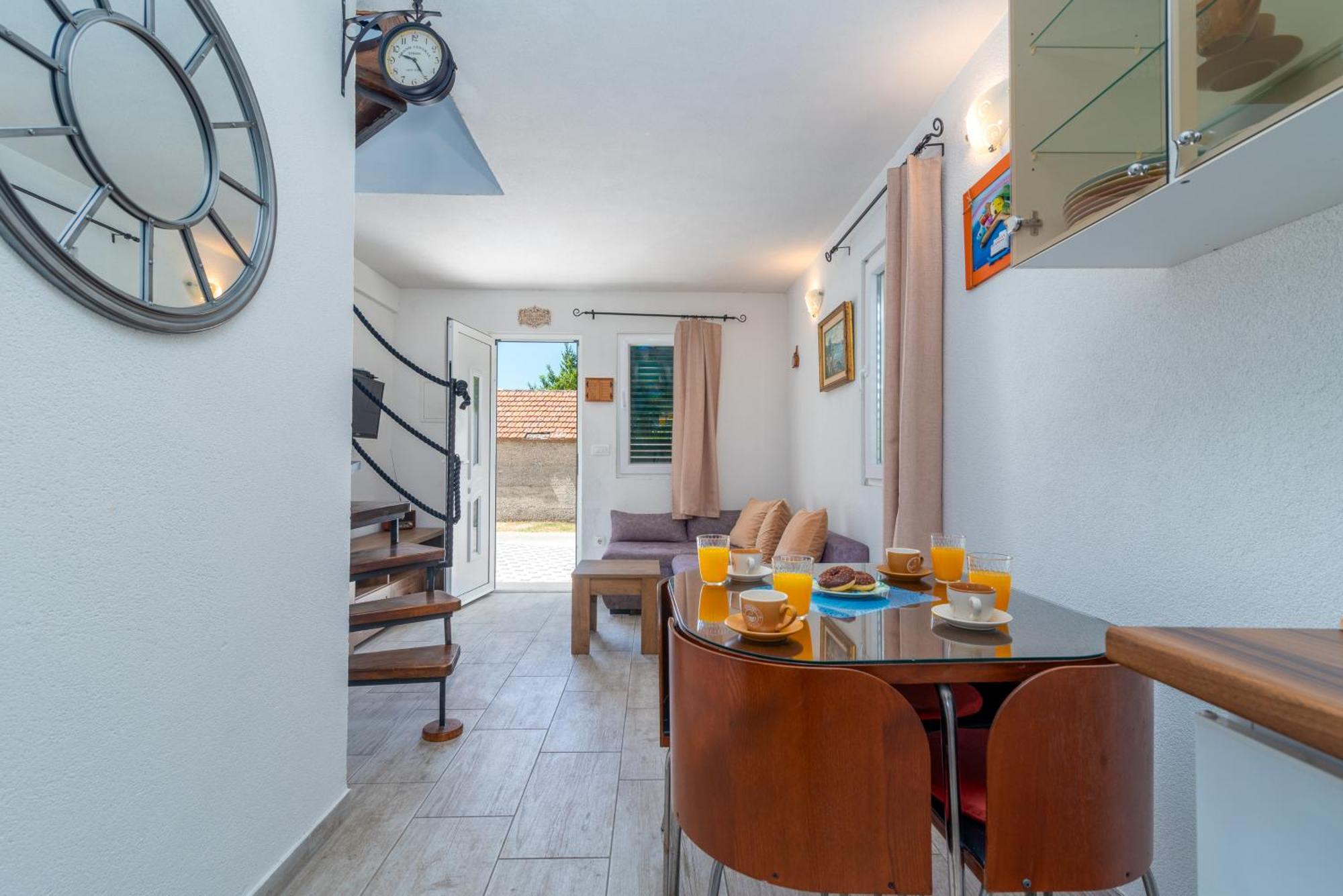 Studio Apartment Dona Трогир Екстериор снимка