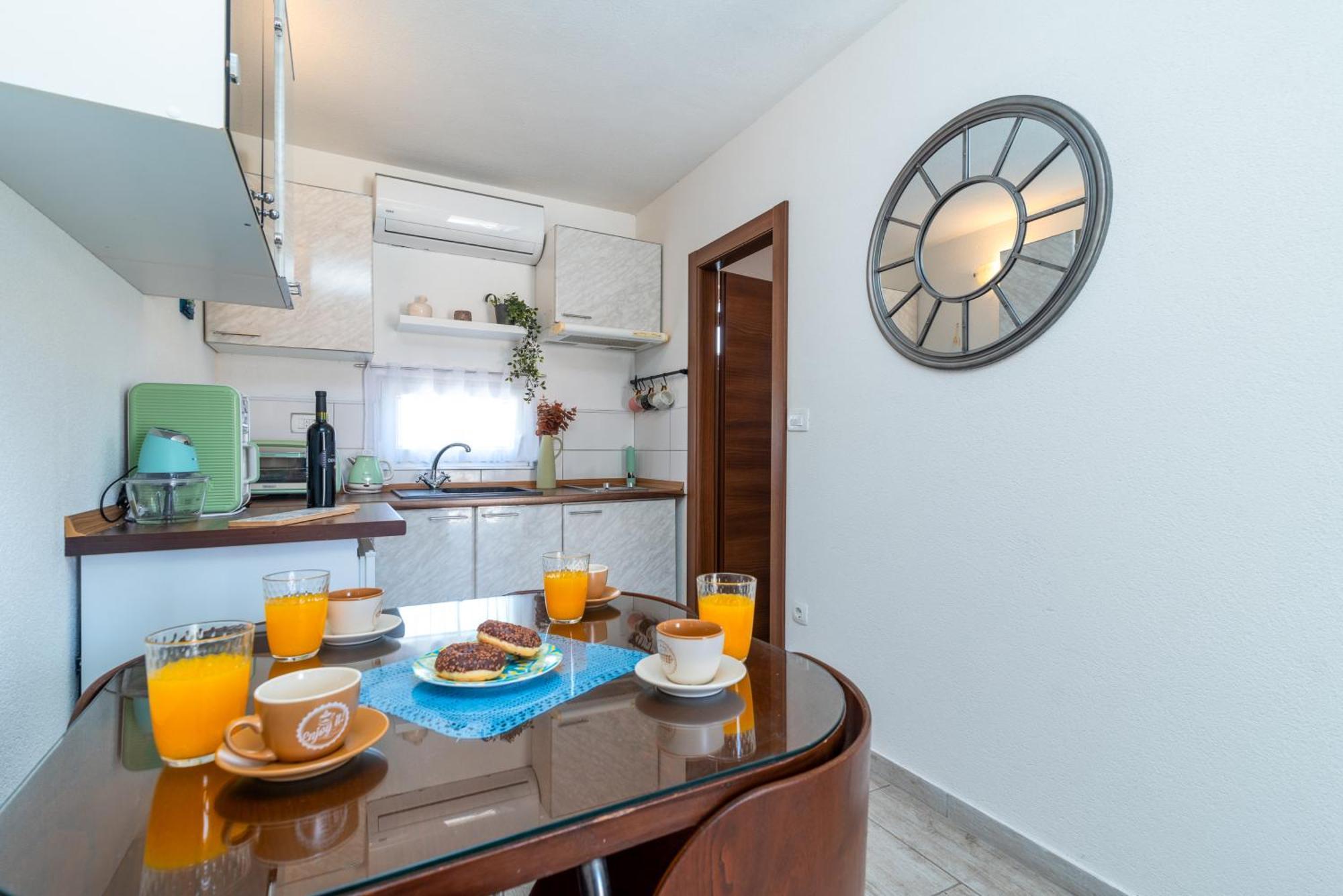 Studio Apartment Dona Трогир Екстериор снимка
