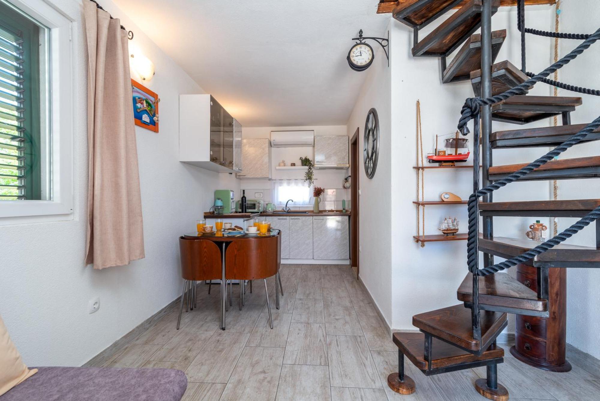 Studio Apartment Dona Трогир Екстериор снимка