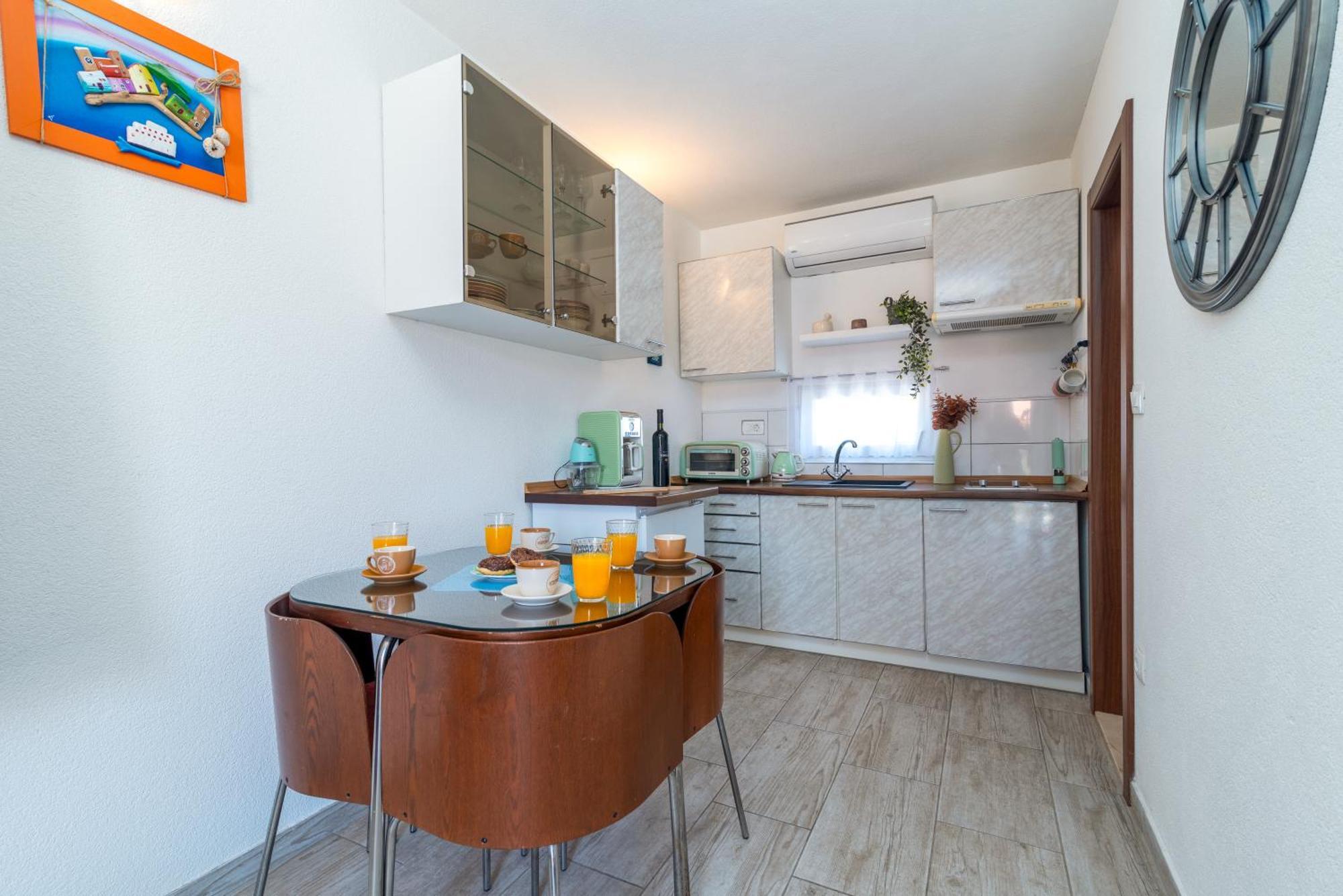 Studio Apartment Dona Трогир Екстериор снимка
