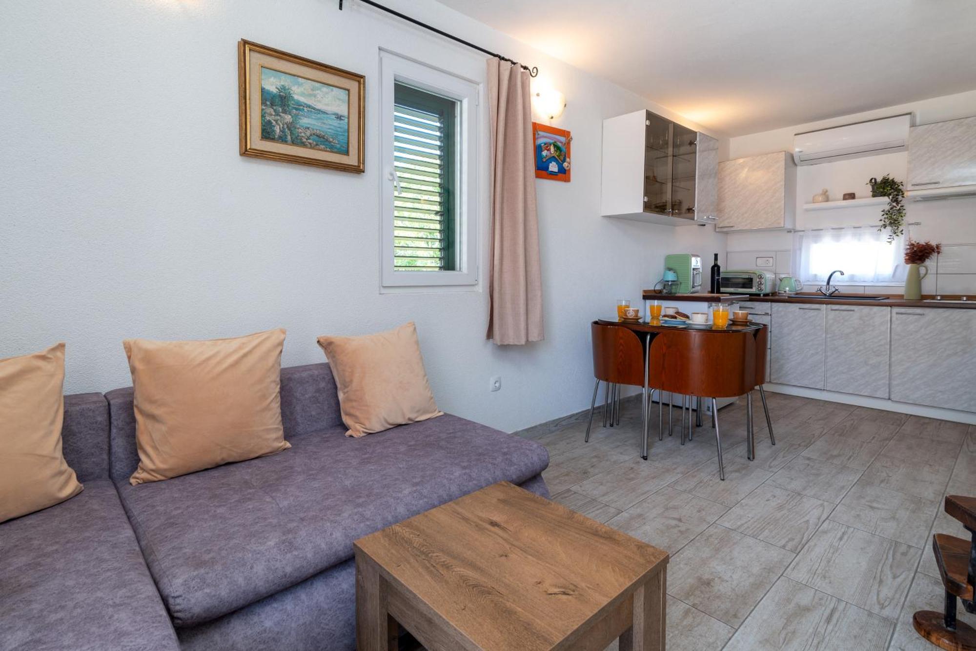 Studio Apartment Dona Трогир Екстериор снимка