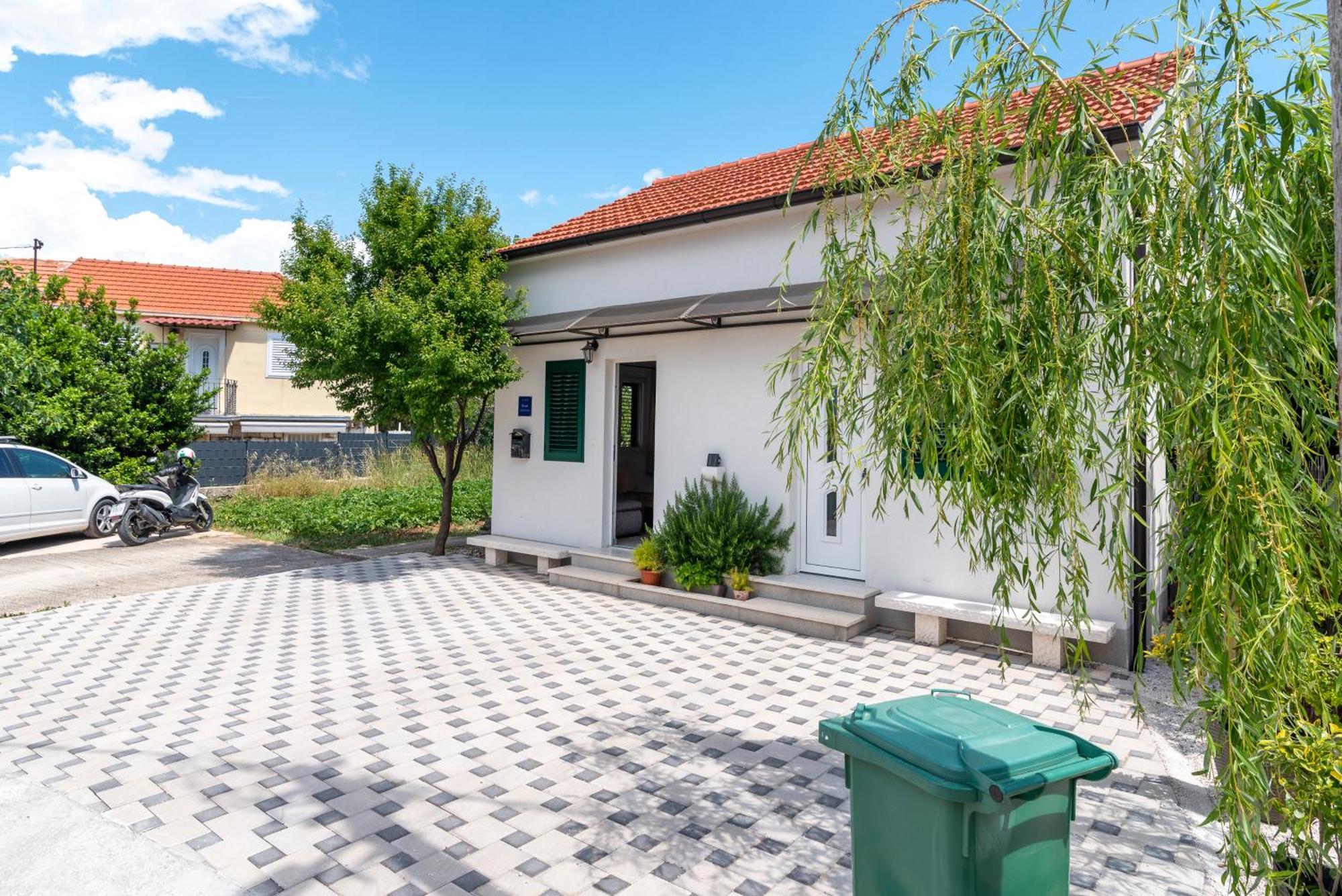 Studio Apartment Dona Трогир Екстериор снимка