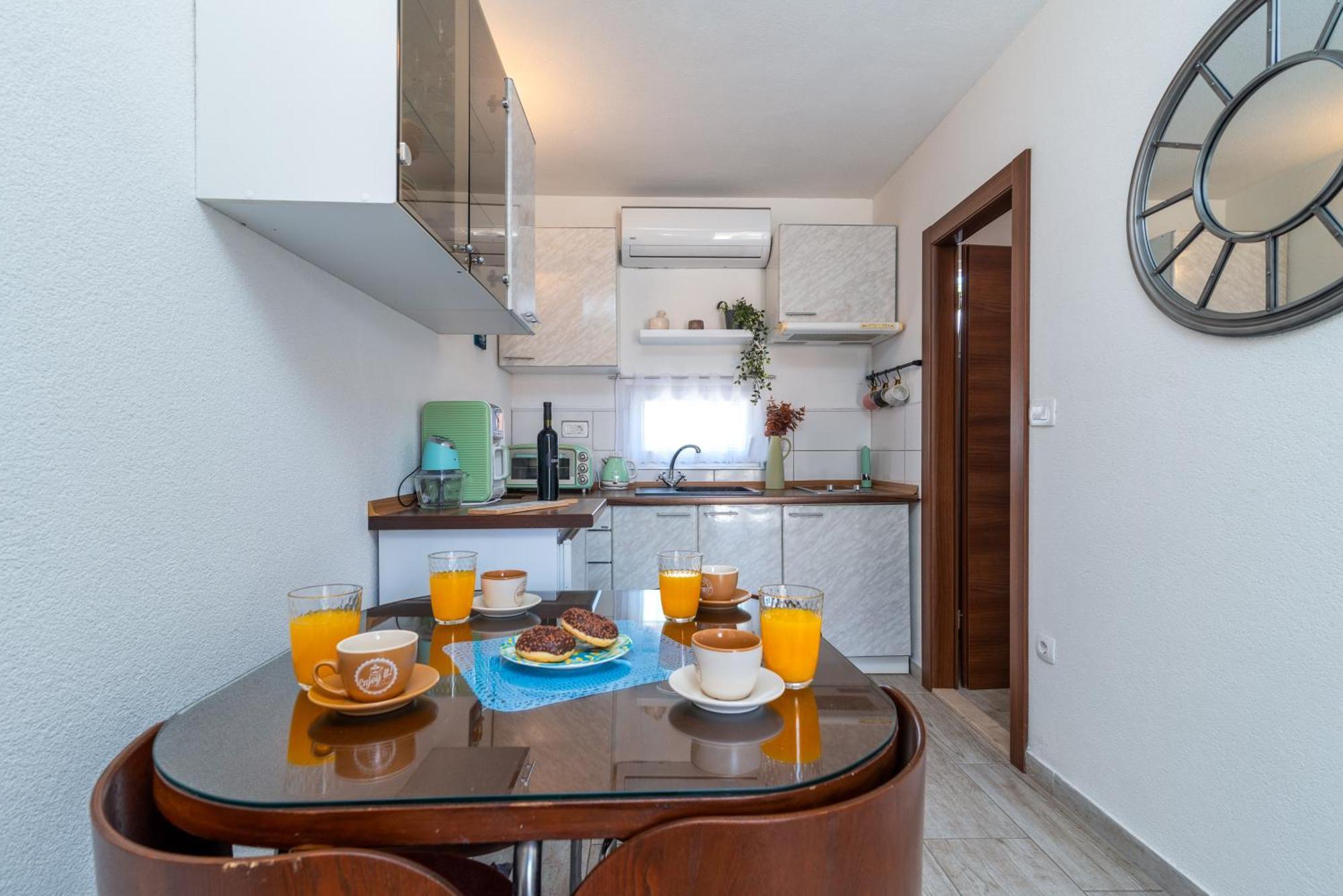 Studio Apartment Dona Трогир Екстериор снимка
