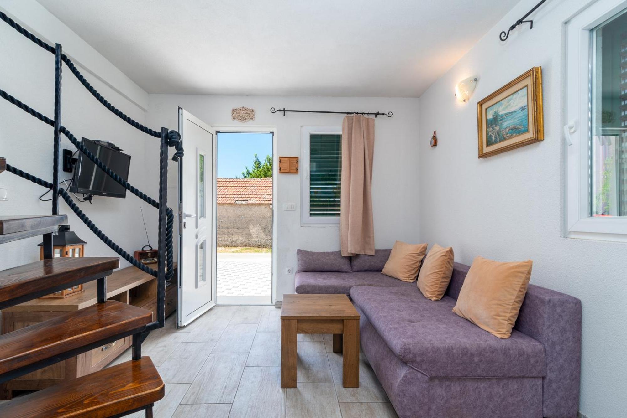 Studio Apartment Dona Трогир Екстериор снимка